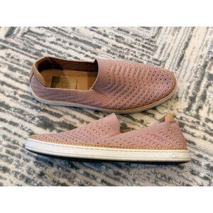 UGG women's size 8 Sammy Chevron Sneaker 1102560